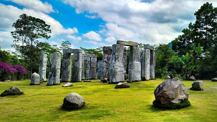 Stonehenge Merapi Jogja