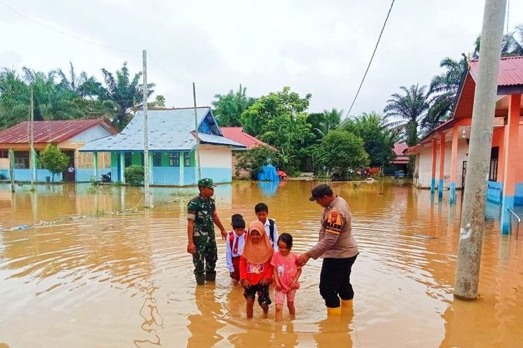 Banjir Terjang Rokan Hulu