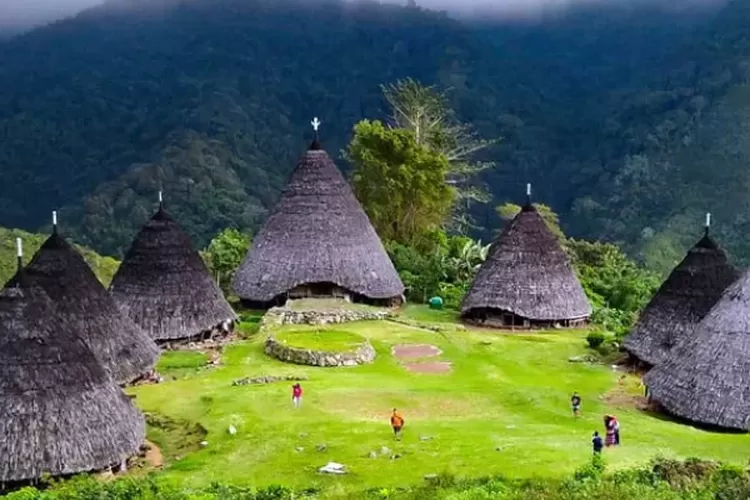 Menelusuri Pesona Desa Adat Wae Rebo di Manggarai, Flores