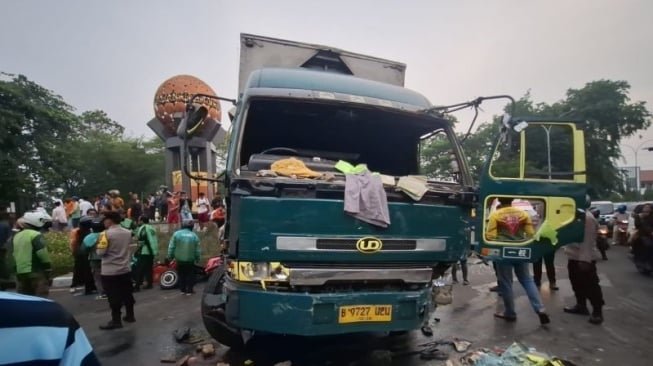 Sopir Truk Kontainer Ugal-ugalan di Tangerang