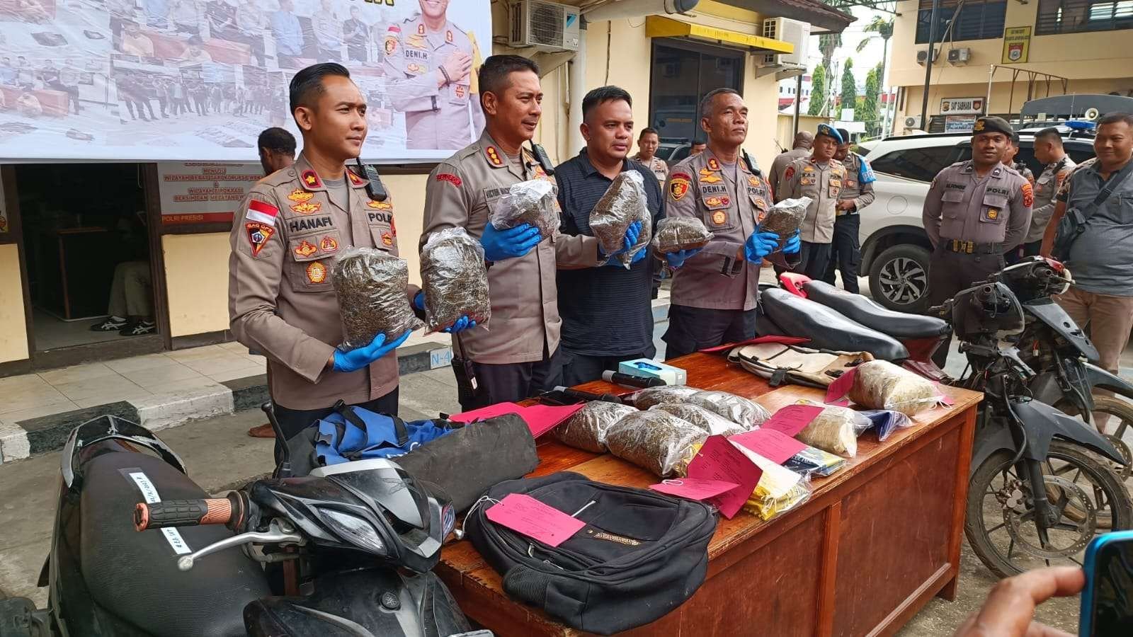 Polres Keerom Tangkap Lima Pelaku Penyelundupan Ganja dari Papua Nugini