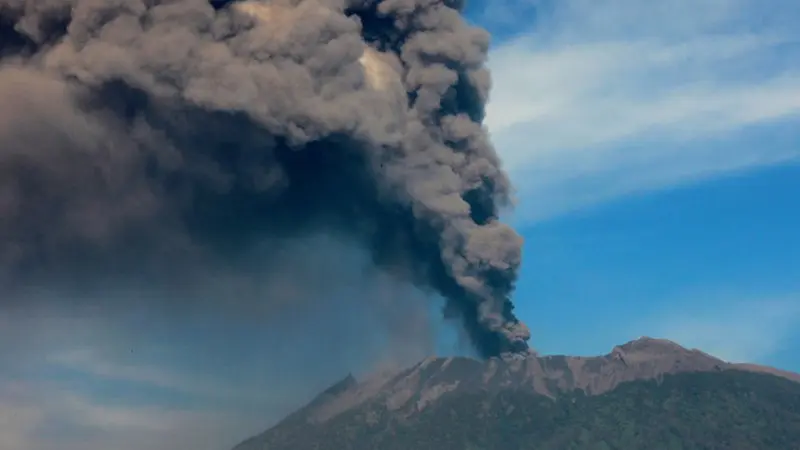Aktivitas Vulkanis Gunung Raung Meningkat, Pendakian Dihentikan