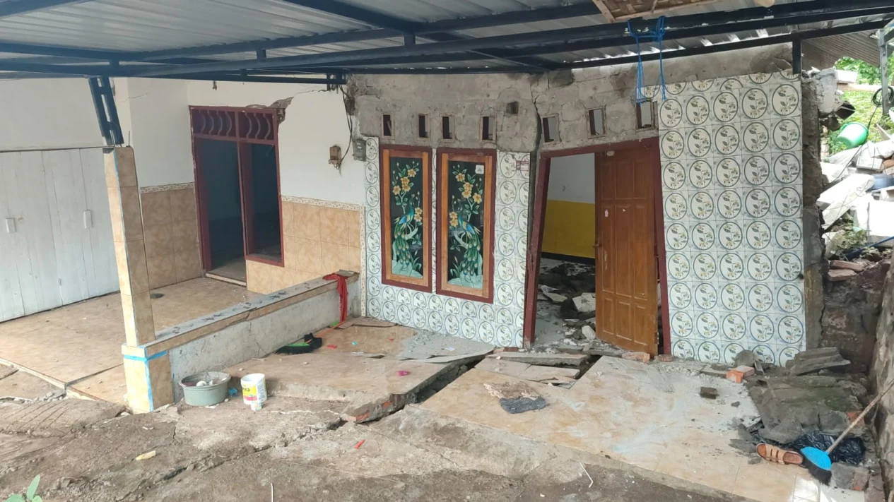 Belasan Rumah di Desa Sembawa, Banjarnegara Rusak dan Ambles Akibat Tanah Gerak