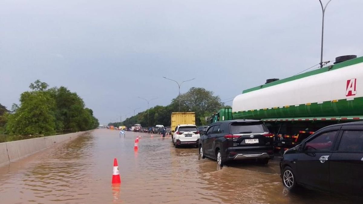 banjir di Jalan Tol Jakarta–Tangerang