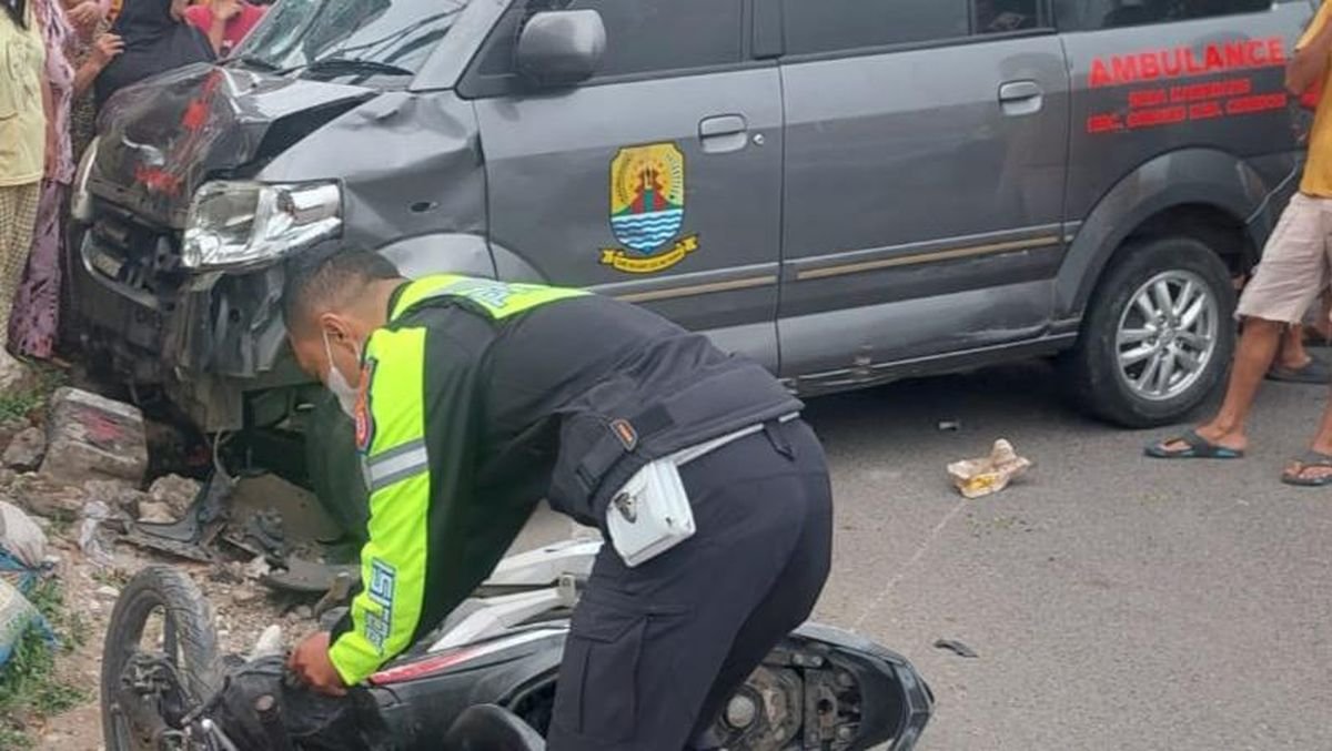 Kecelakaan Maut: Ambulans Tabrak Dua Motor di Cirebon