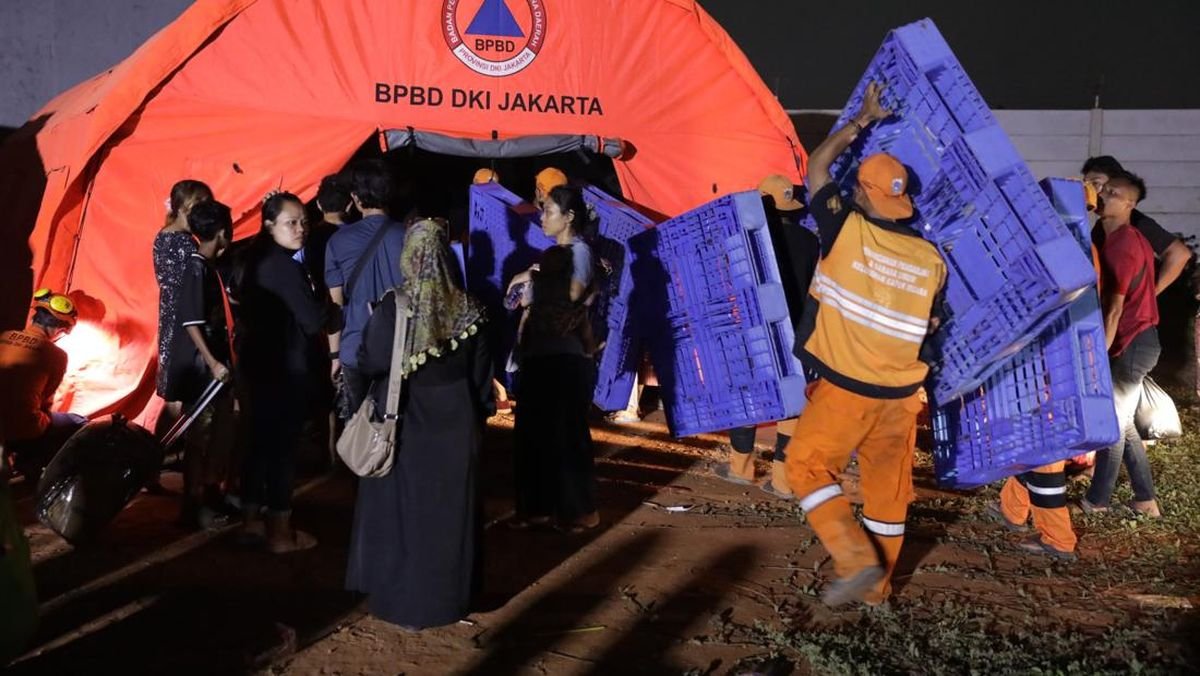 Pemprov DKI Jakarta Dirikan Tenda Darurat untuk Korban Kebakaran di Penjaringan