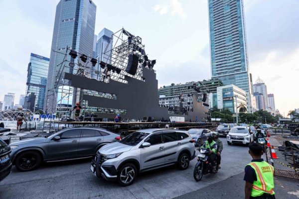 Panggung untuk Uji Coba Car Free Night