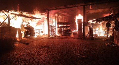 Kebakaran Hebat Lumat Gudang Mebel di Surabaya