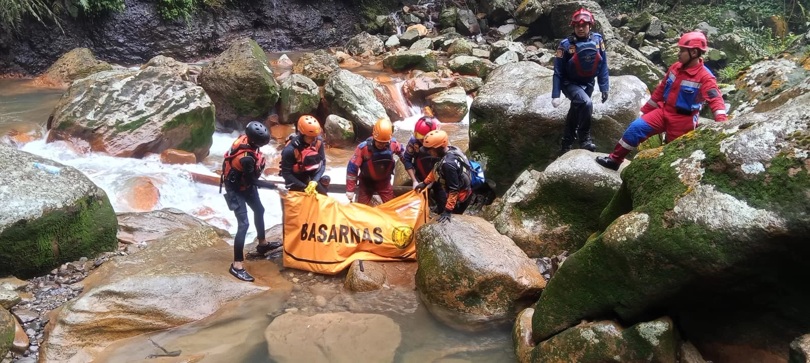 Warga Hilang di Curug Ciparay Di temukan Tewas Mengenaskan