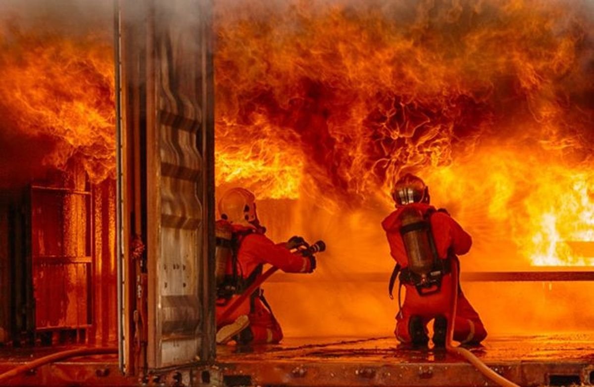 Pabrik di Cengkareng Terbakar, 16 Unit Damkar Dikerahkan